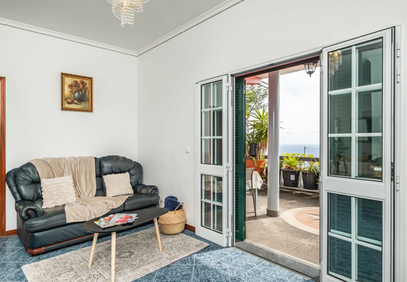 Apartamento em Funchal - Botanical Bliss with Ocean Views