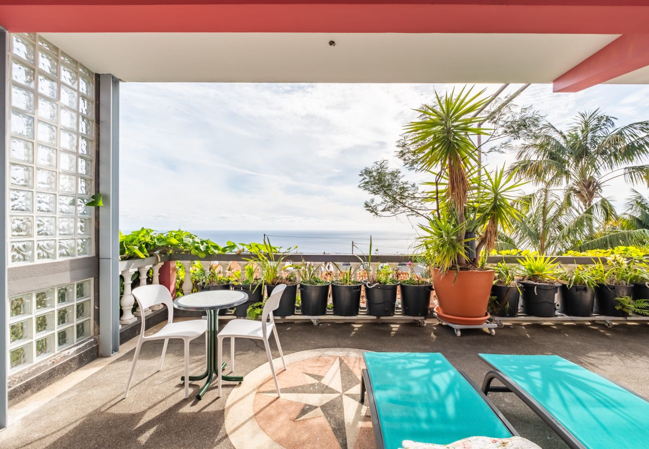 Apartamento em Funchal - Botanical Bliss with Ocean Views