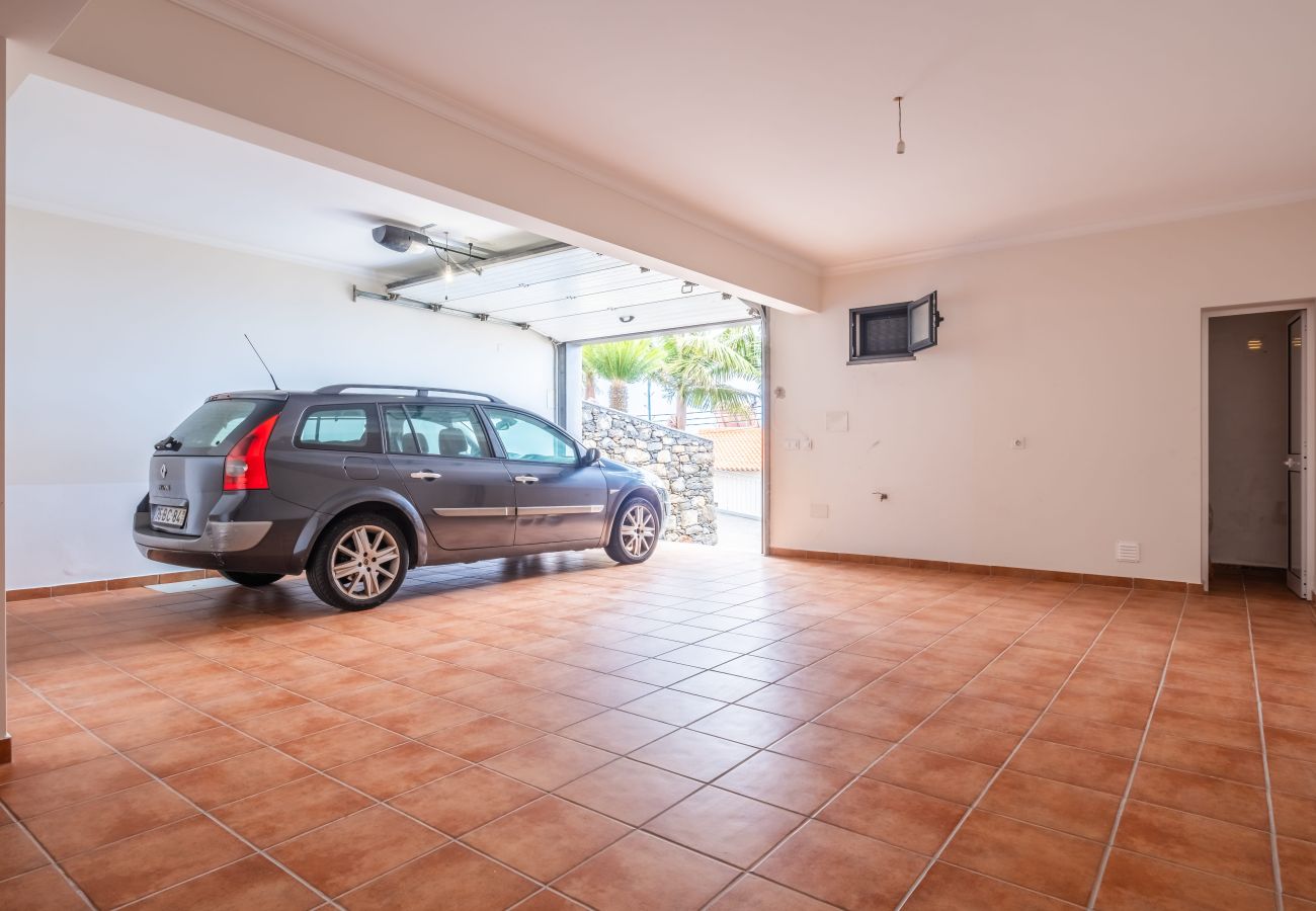 House in Ponta do Sol - Atlantic Ocean Breeze