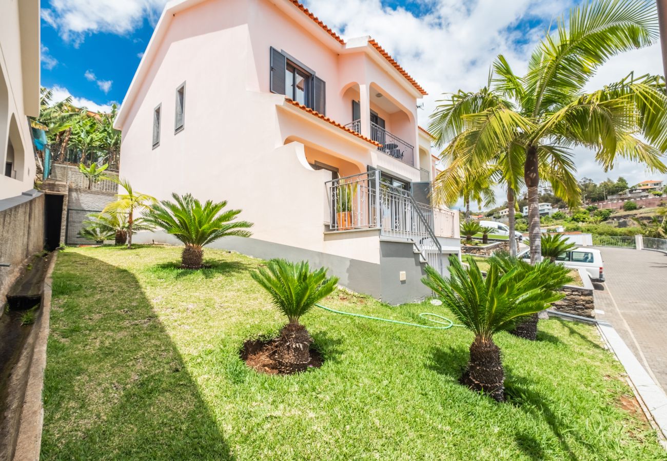 House in Ponta do Sol - Atlantic Ocean Breeze