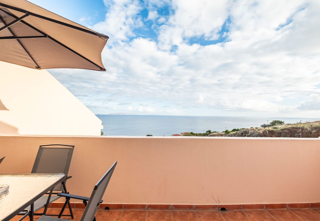 House in Gaula - Ocean Flyby