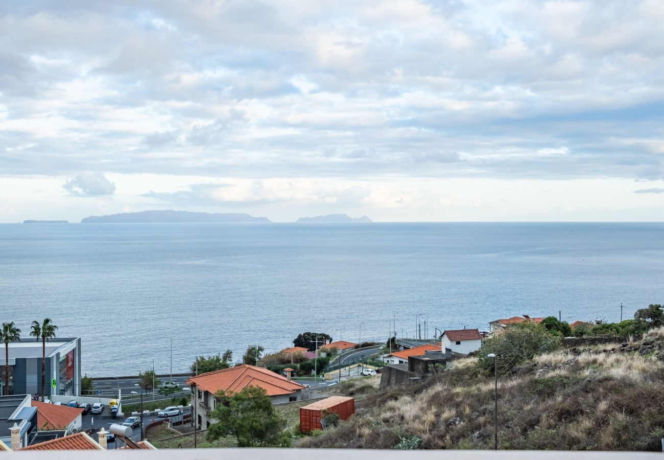 House in Gaula - Ocean Flyby