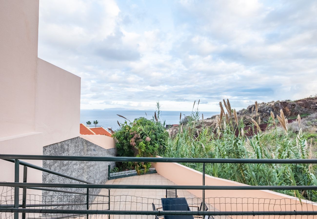 House in Gaula - Ocean Flyby