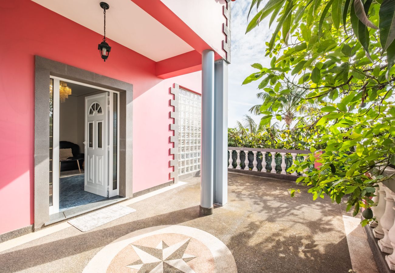 Apartment in Funchal - Botanical Bliss with Ocean Views